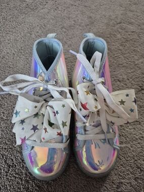 Girls' Iridescent High-Top Shoes with Star Bow - White Accents